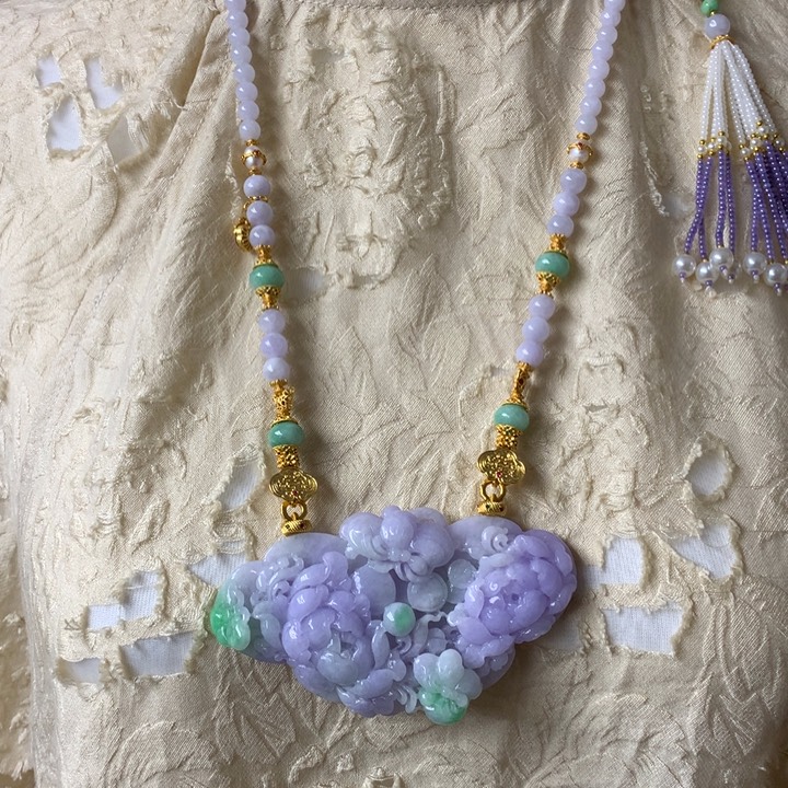 翡翠未镶嵌吊坠(赠链)