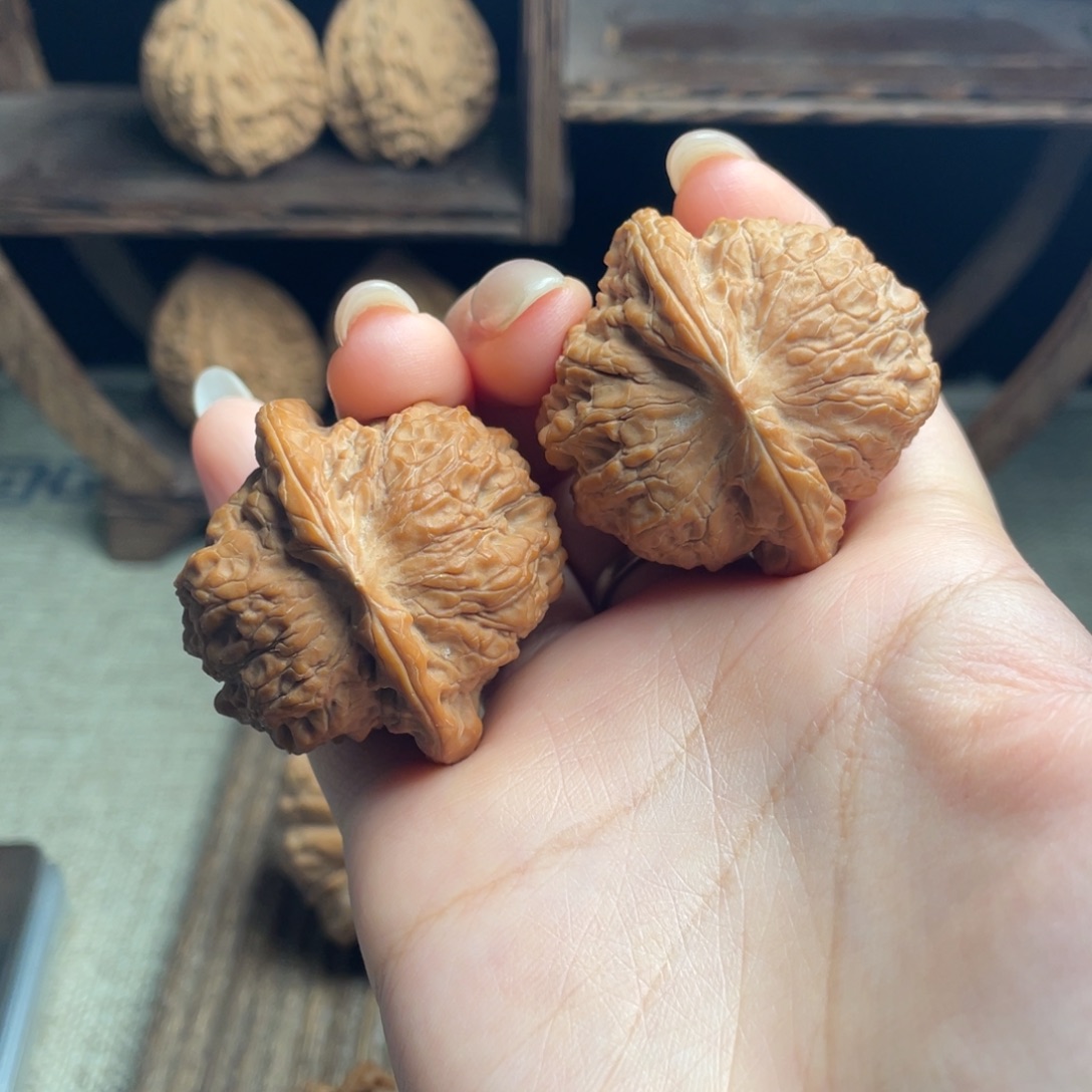 文玩核桃吊坠血麒麟40+ 全品白茬精配毕业红皮