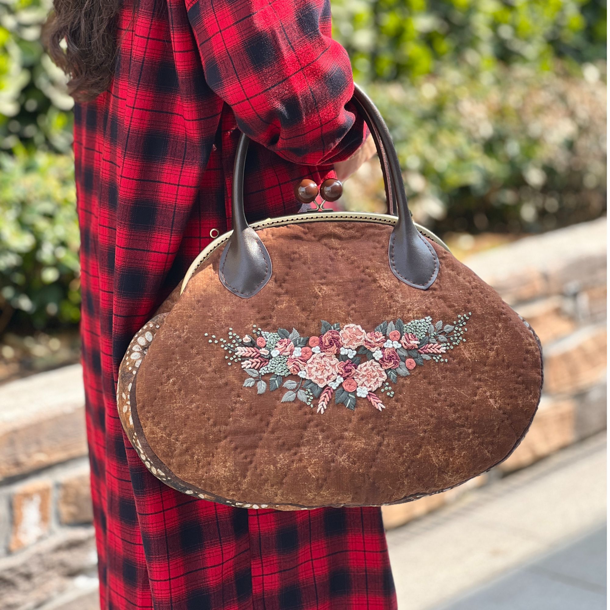 指间非遗鲁绣diy手工材料包清影梦41*30*8cm拼布包口金包2502023