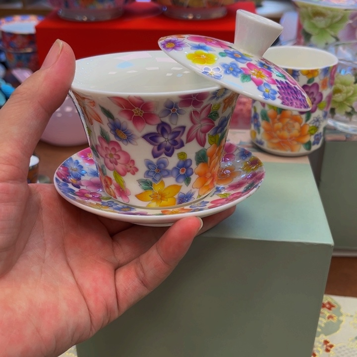 花花绿绿地在火山直播