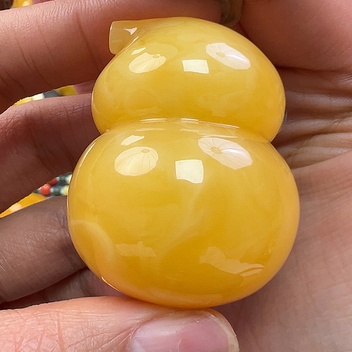 蜜蜡未镶嵌珠宝奇石