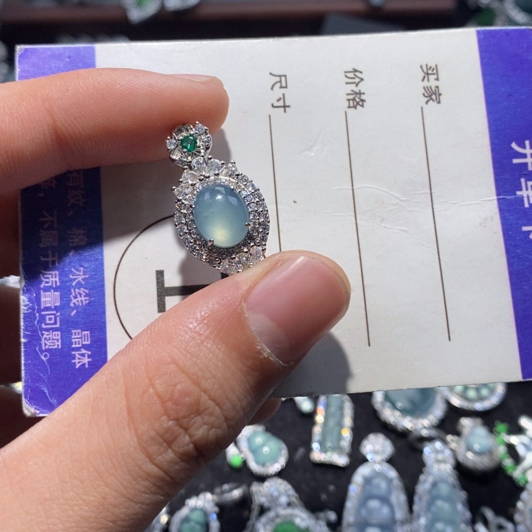 翡翠未镶嵌颈饰翡翠