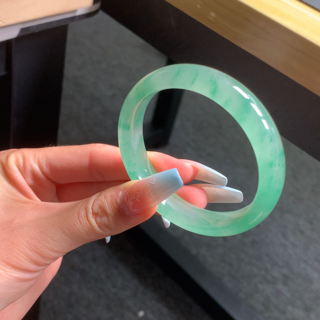 石英质玉手镯未镶嵌麦*