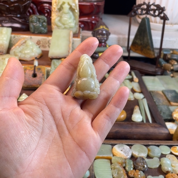 岫岩河磨玉（透闪石质玉）未镶嵌颈饰