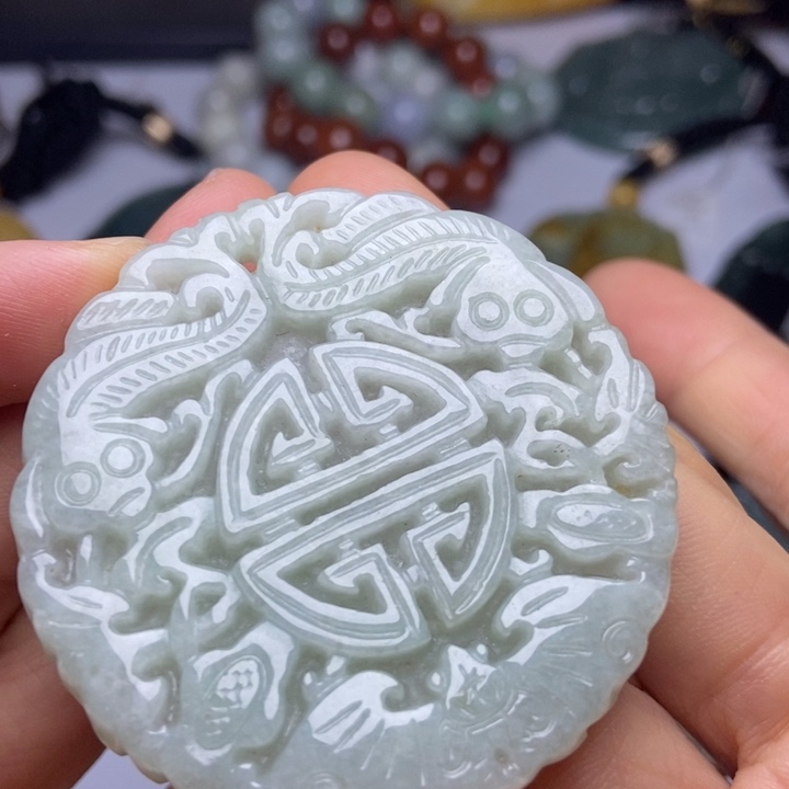 翡翠颈饰未镶嵌翡翠