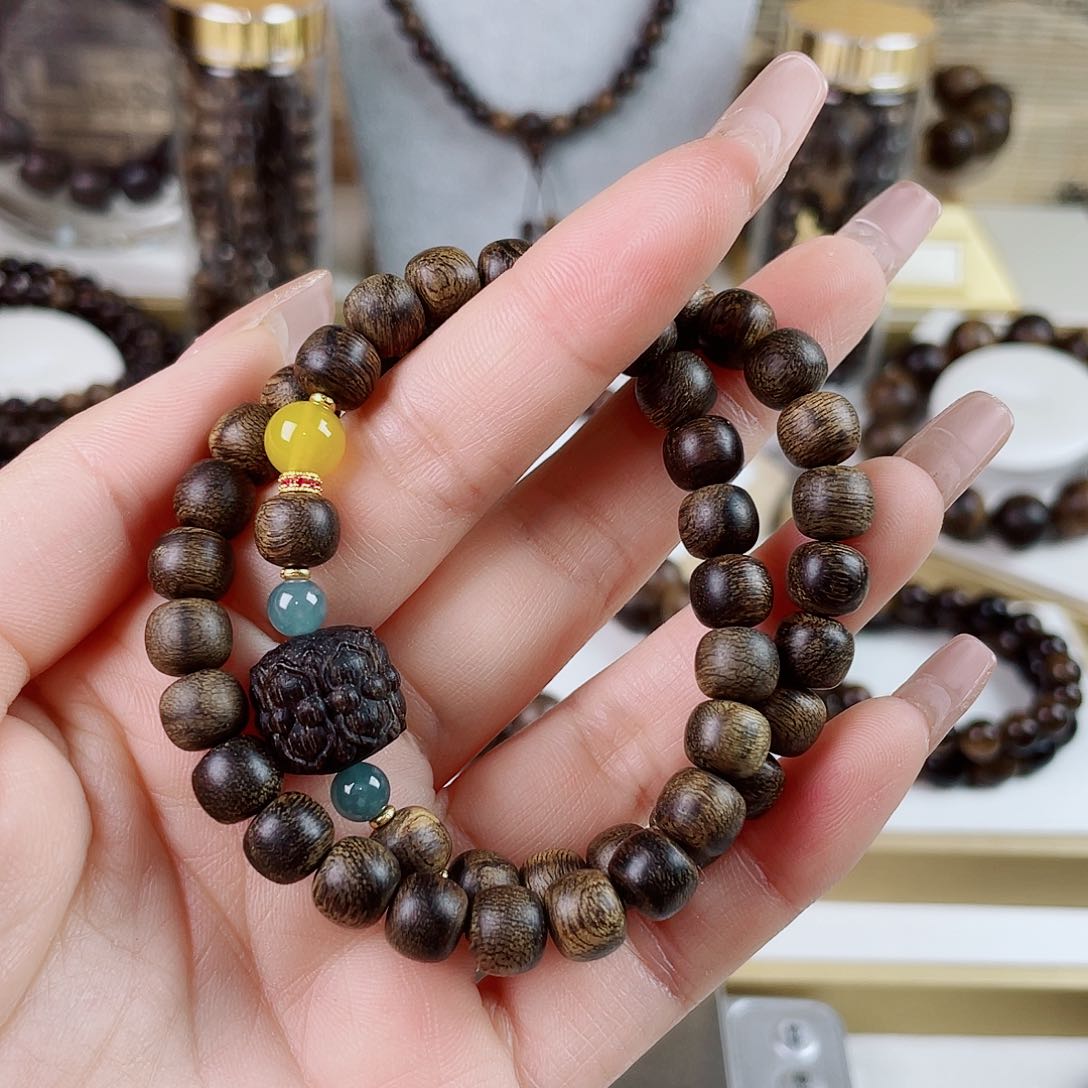 沉香手串越南芽庄老白棋玉化老料满瘤疤0.8