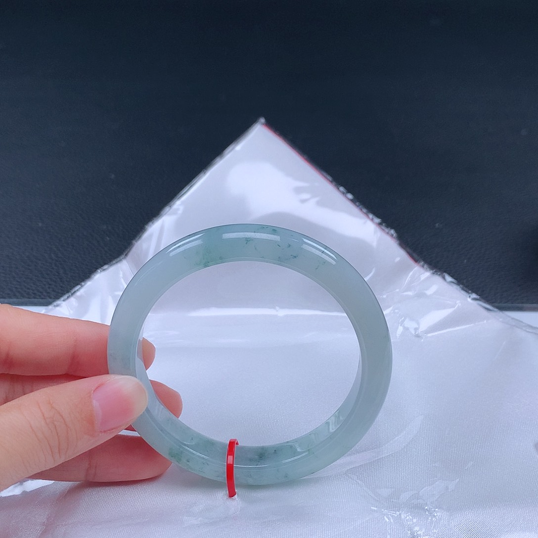 翡翠手镯未镶嵌看****？手镯11000323