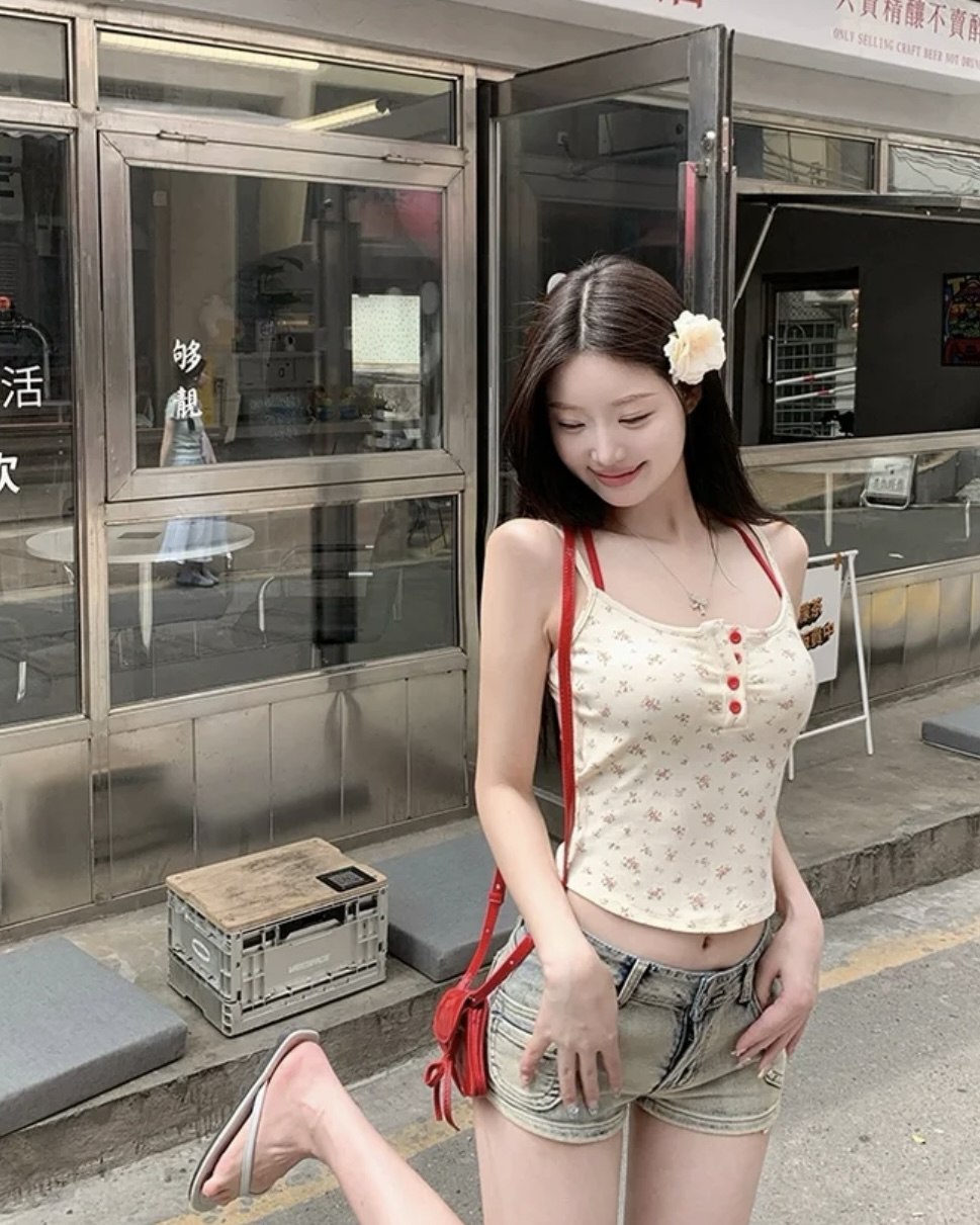 辣妹纯欲美背小众设计风格