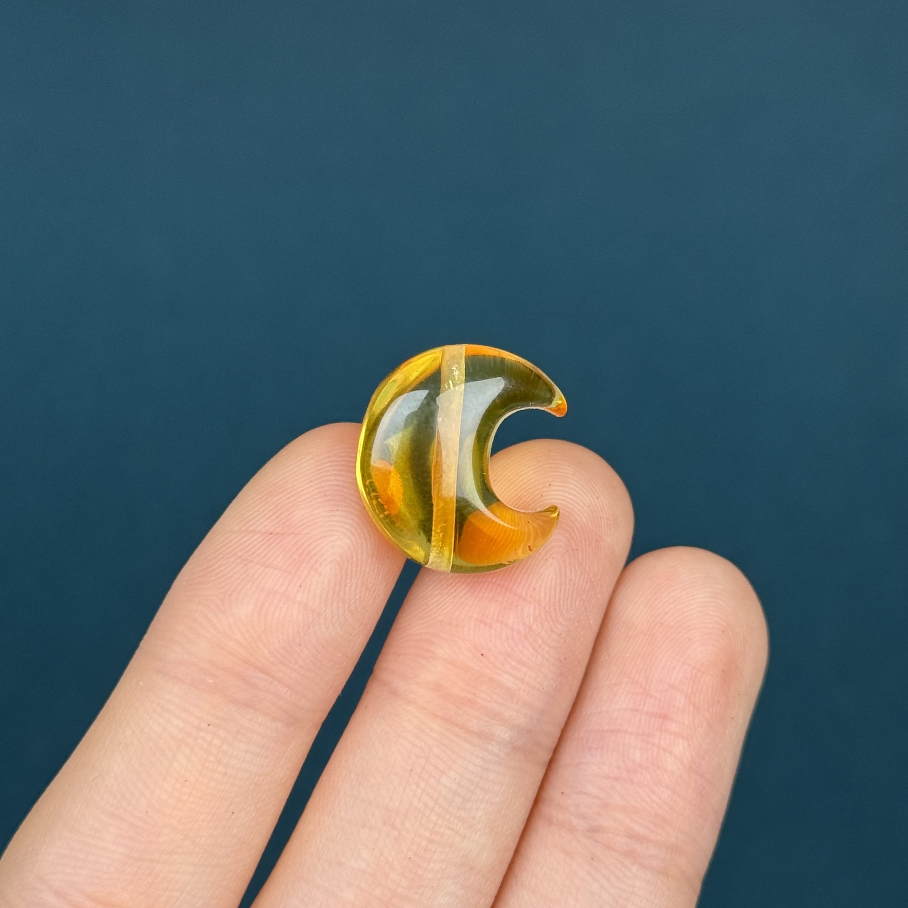 D7602天然原矿 蜜蜡月亮 16*8.8mm支持复检假一罚十