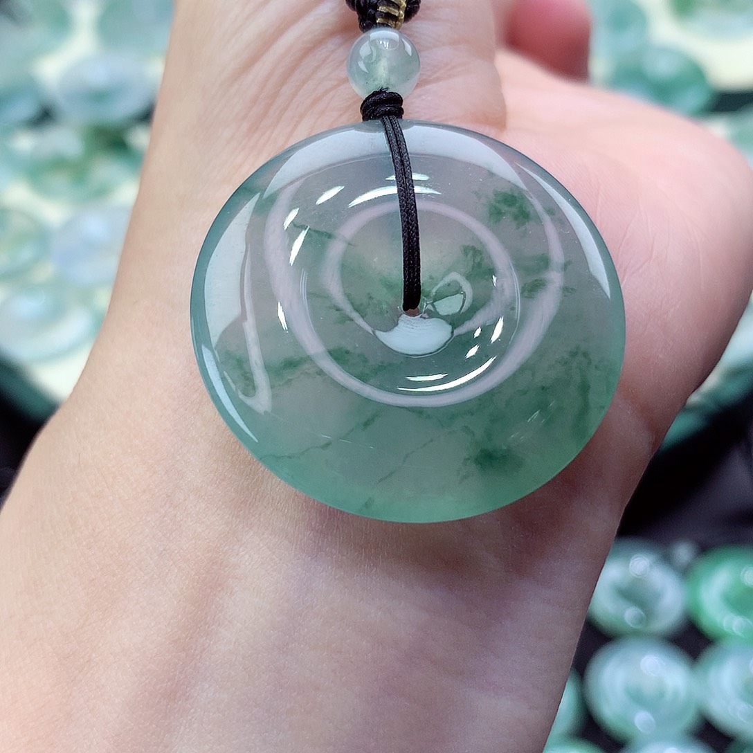 翡翠颈饰未镶嵌吊坠32。尺寸33.5-6.1