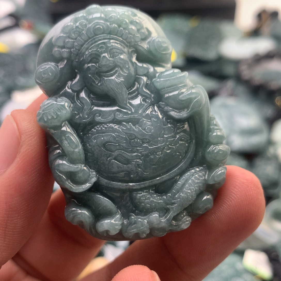 颈饰未镶嵌翡翠财神（有裂）