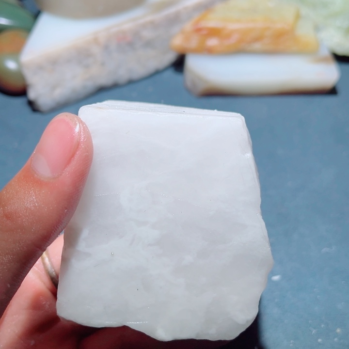 和田玉（糖玉）未镶嵌珠宝奇石