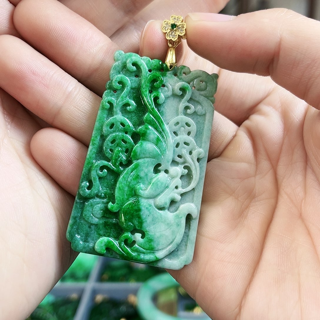 翡翠颈饰未镶嵌吊坠