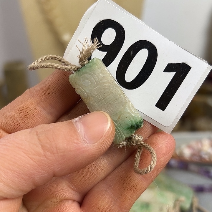 翡翠未镶嵌颈饰青*