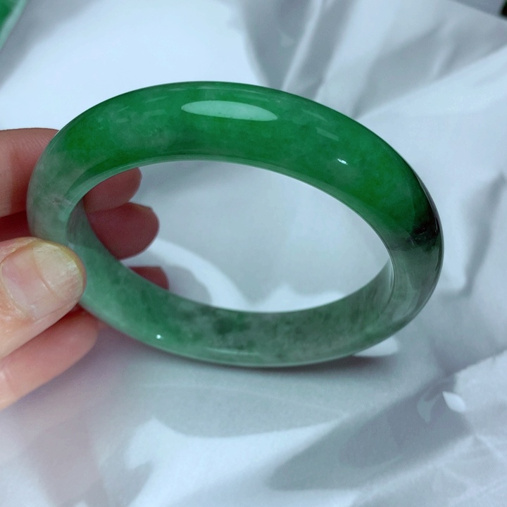 翡翠手镯未镶嵌手镯