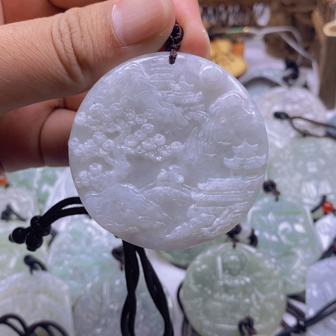 翡翠颈饰未镶嵌翡翠