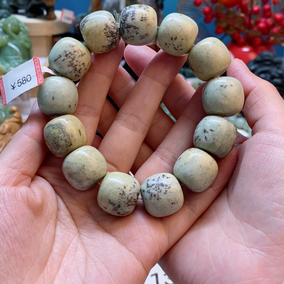 透闪石质玉手串未镶嵌