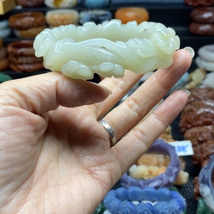 石英质玉手镯未镶嵌