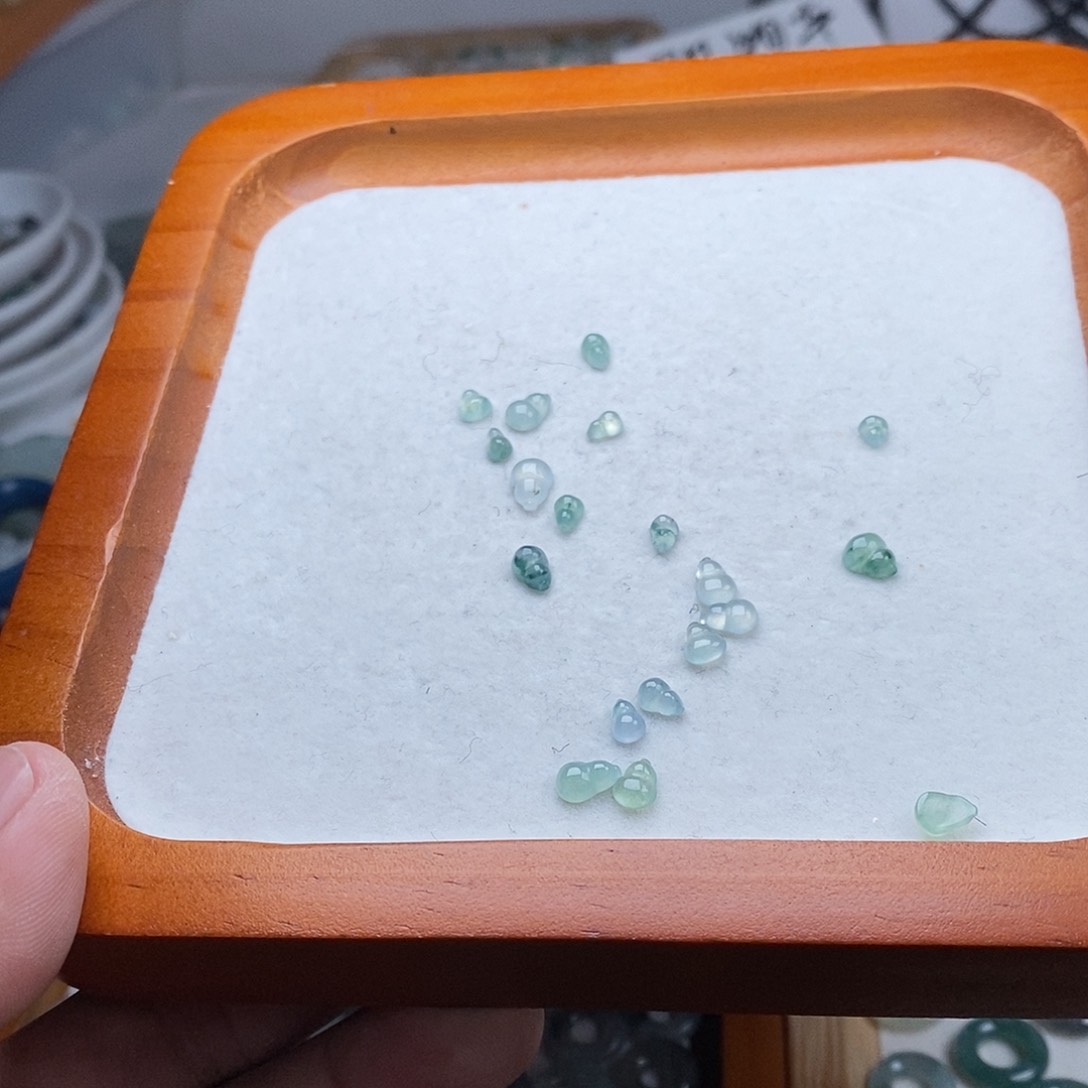 翡翠颈饰未镶嵌冰葫芦40一个