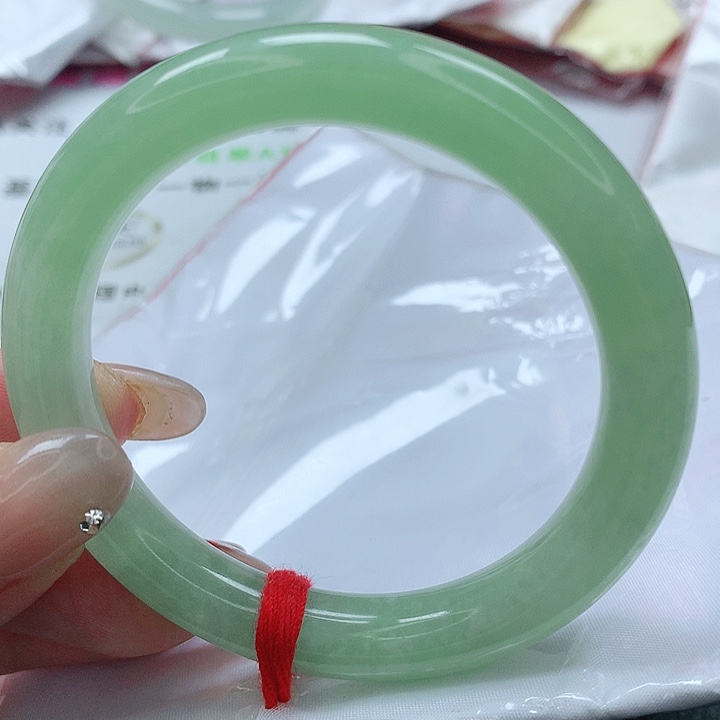 翡翠手镯未镶嵌想**呀缅甸天然A货翡翠