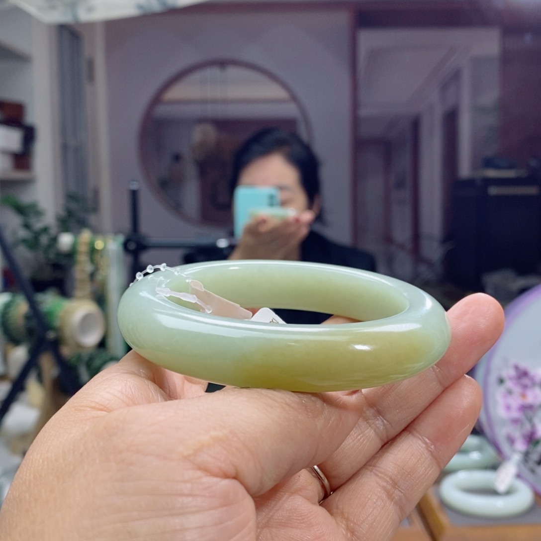 和田玉手镯未镶嵌英*