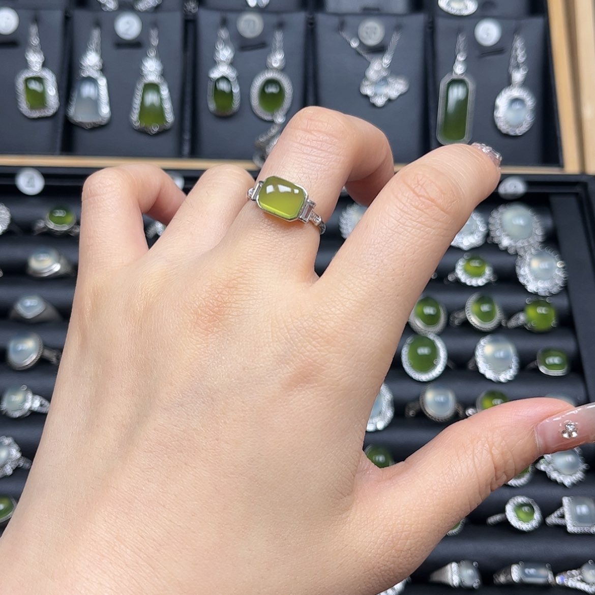 【闪购商品】岫玉戒指银S925镶嵌R****z