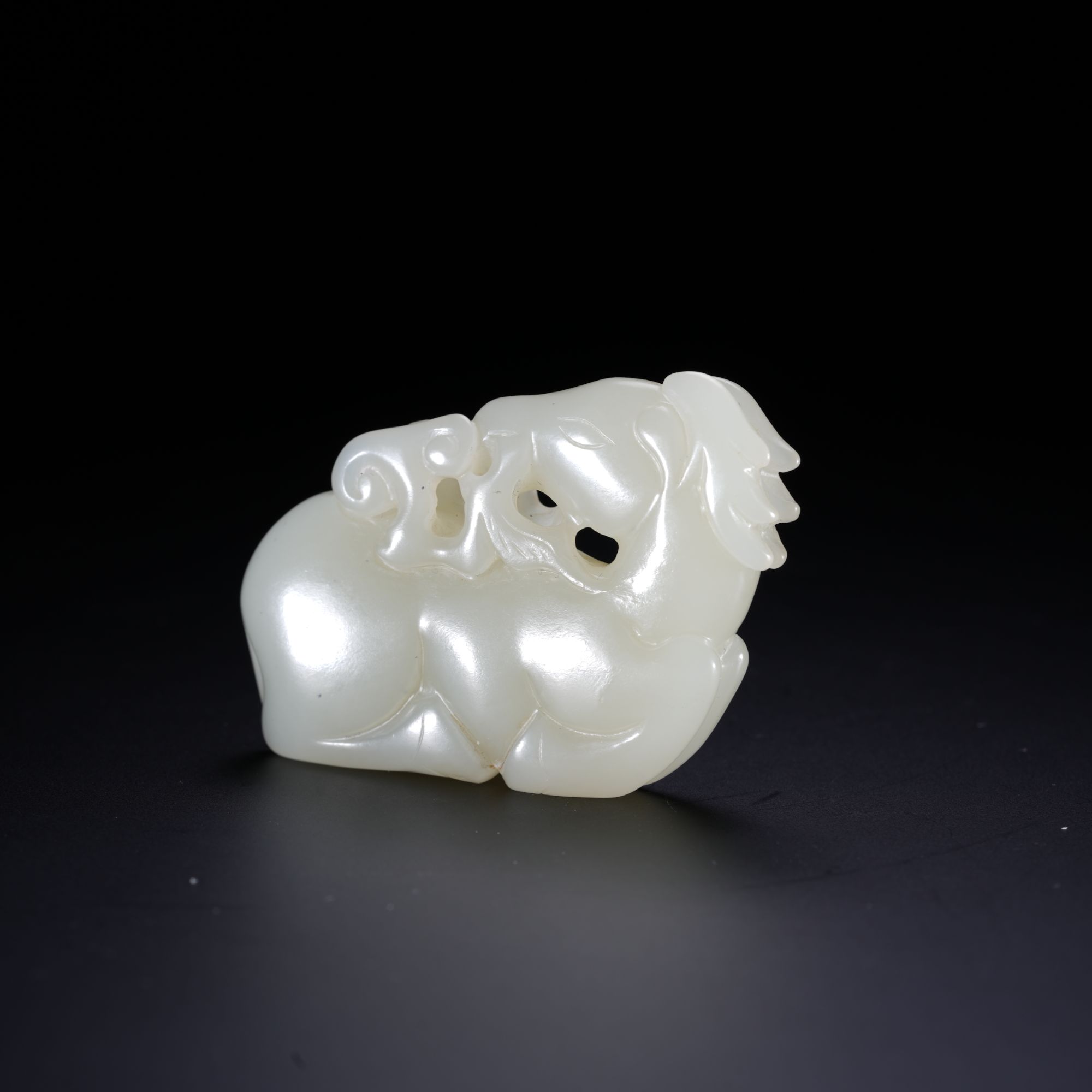 HTY6-2和田白玉鹿衔灵芝摆件【玉石拍卖】