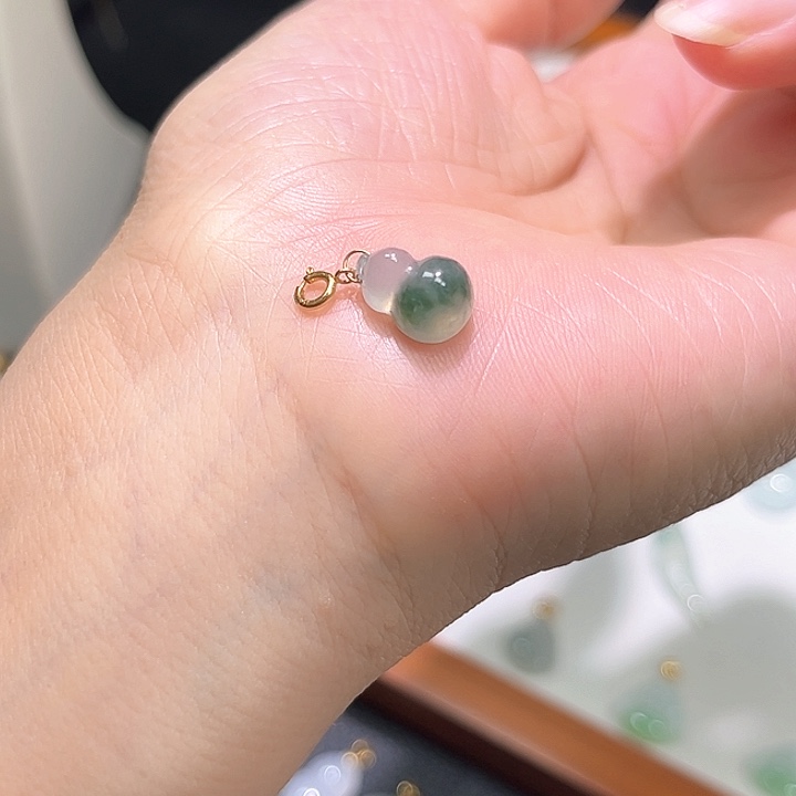 颈饰18K金镶嵌翡翠