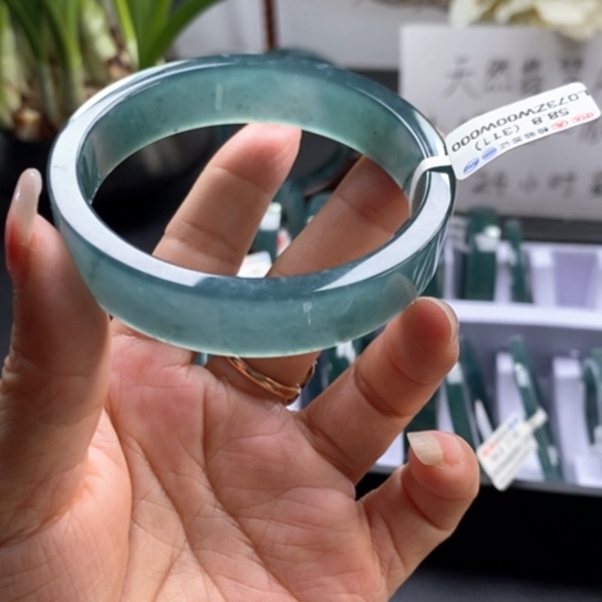翡翠手镯未镶嵌58尺寸