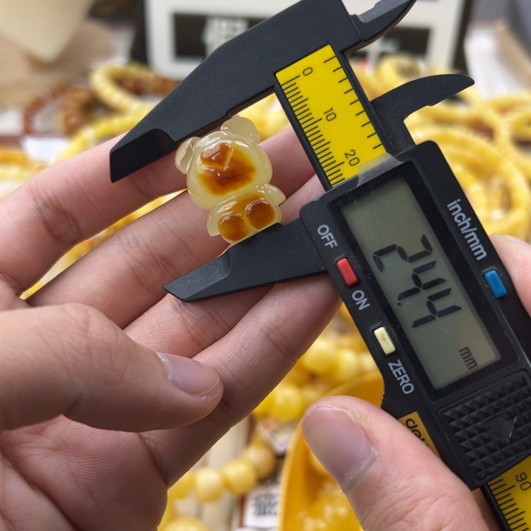 琥珀珠宝奇石未镶嵌