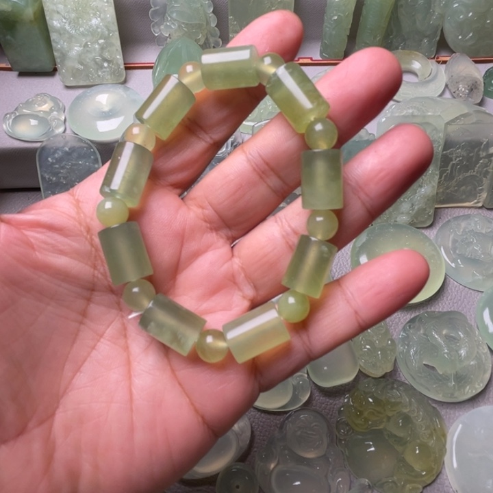 岫玉未镶嵌吊坠(赠链)