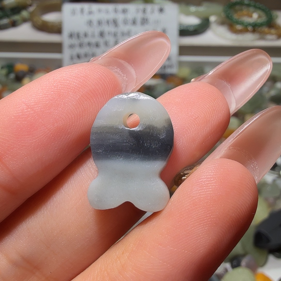 茉***莉和田玉未镶嵌珠宝奇石