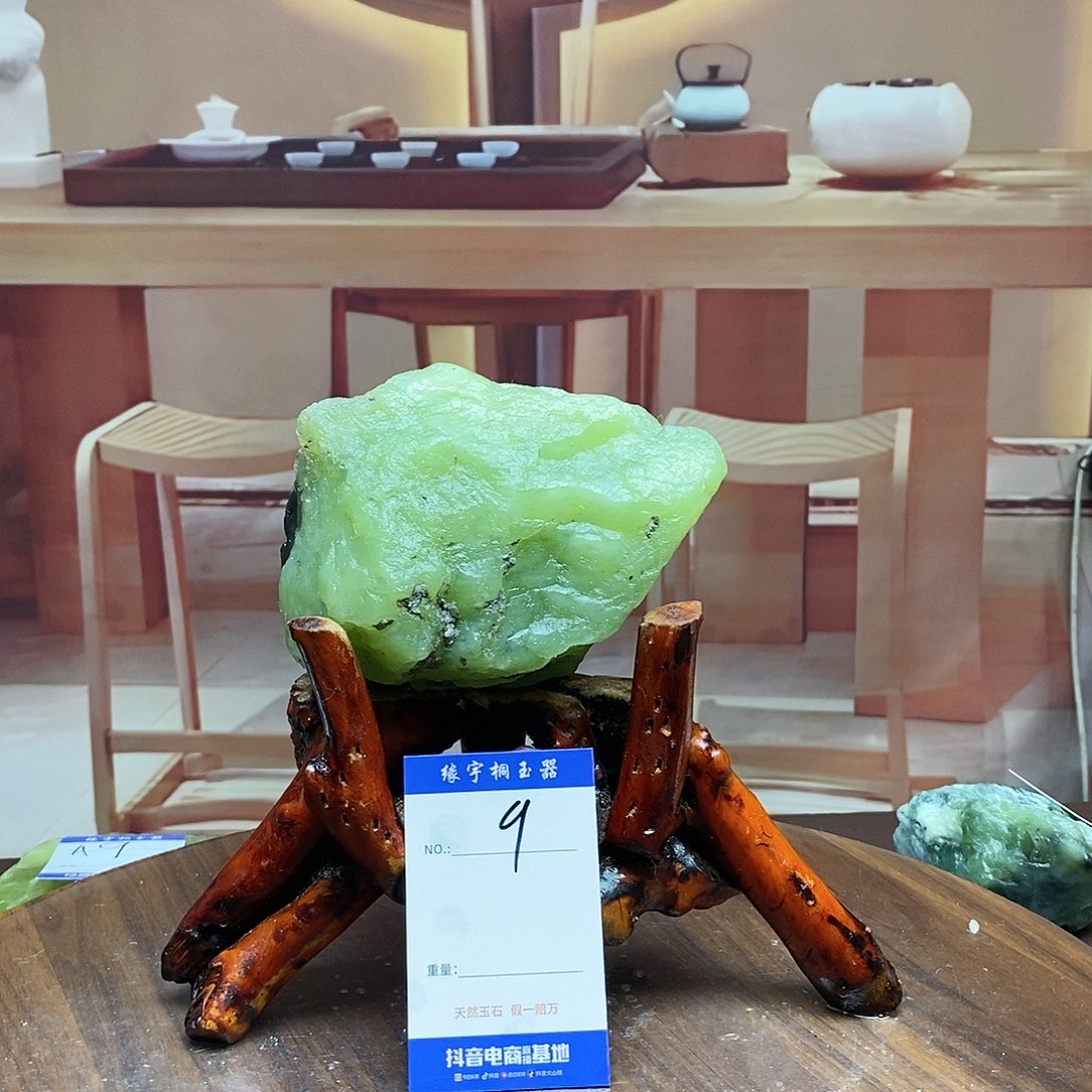 蛇纹石玉原石未镶嵌