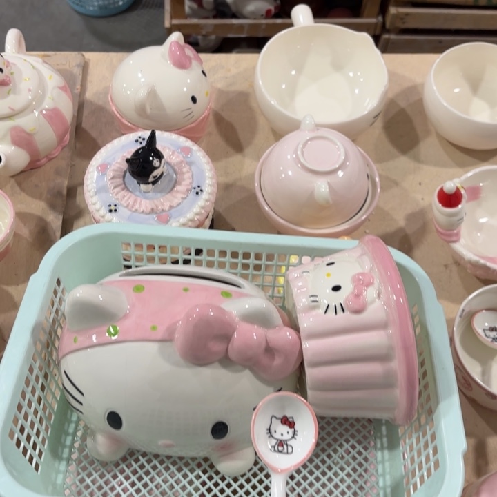 紫砂在外面吃了饭在回你电话