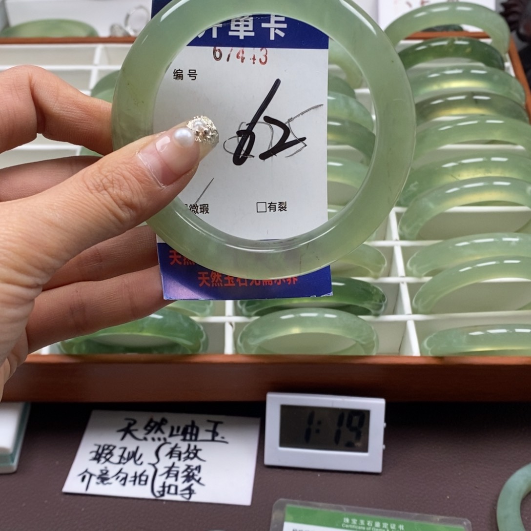 蛇纹石玉手镯未镶嵌