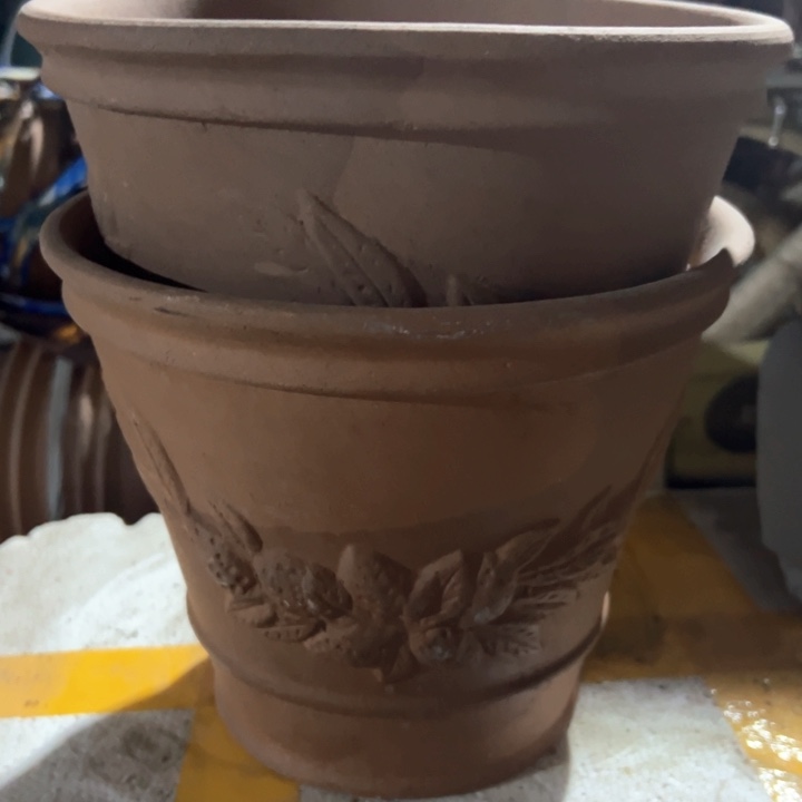 红陶瑕疵21-18两个