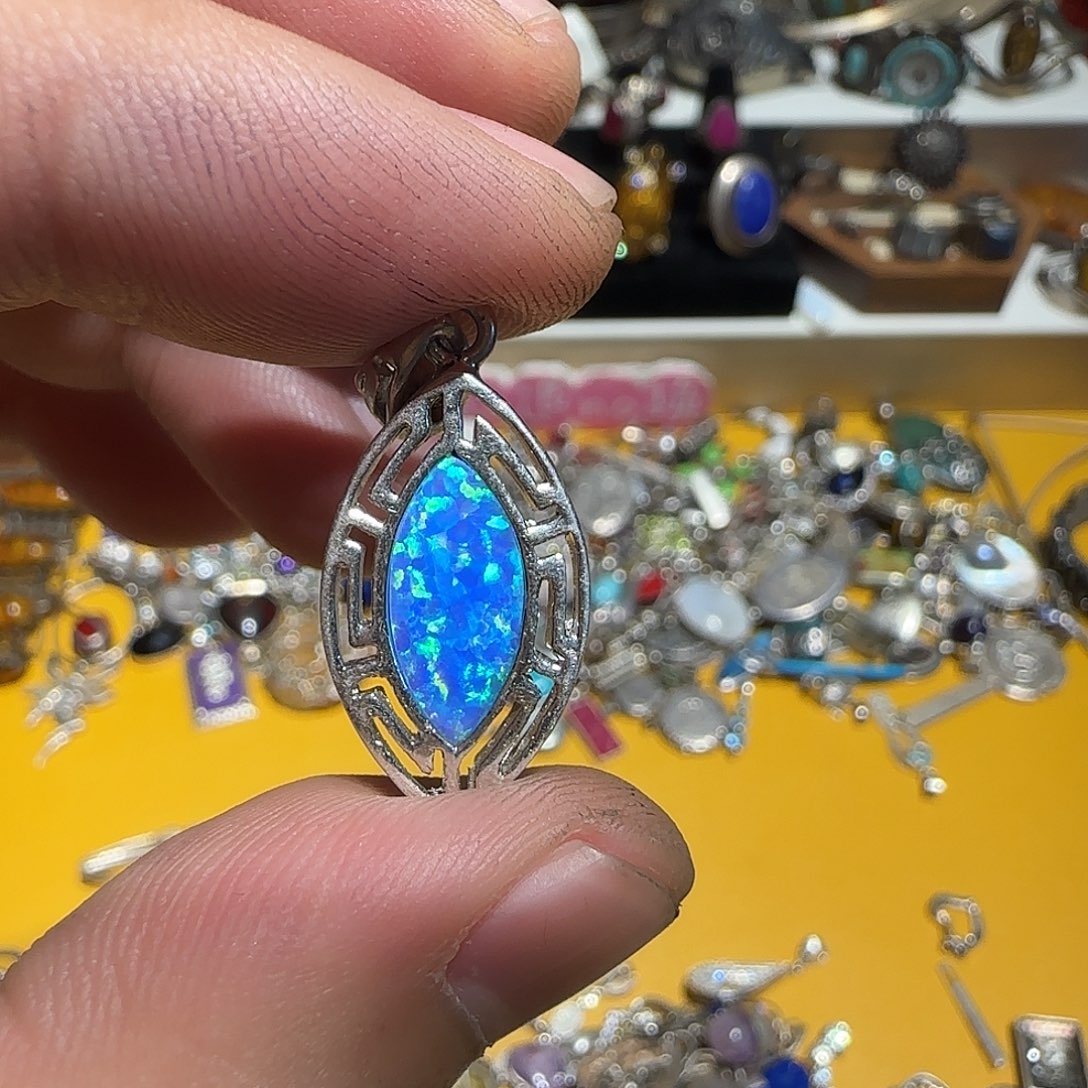 h***l大理石合金吊坠的设计也是