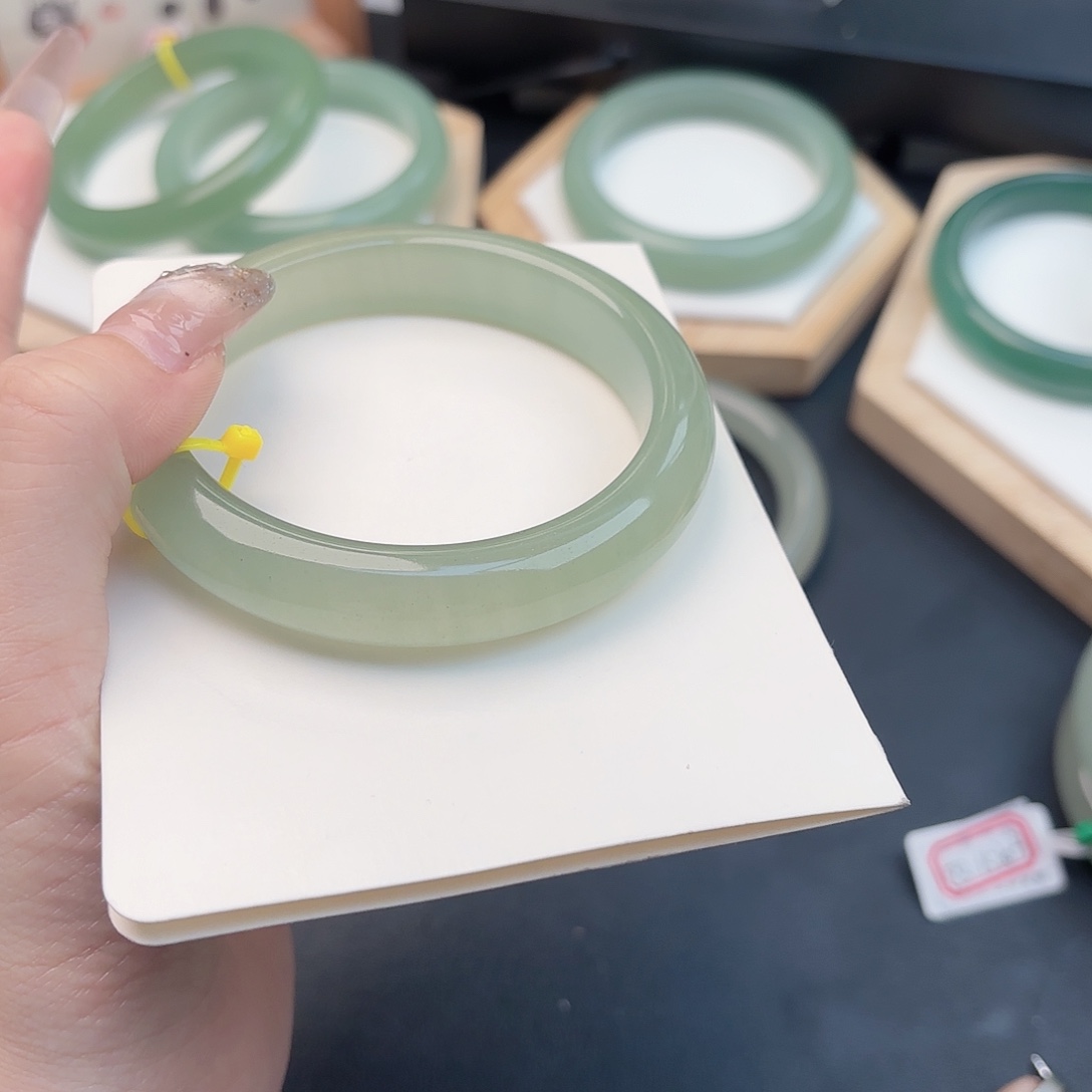 石英质玉未镶嵌手镯60