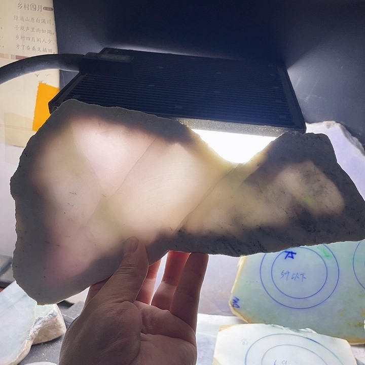 翡翠颈饰未镶嵌毛料89
