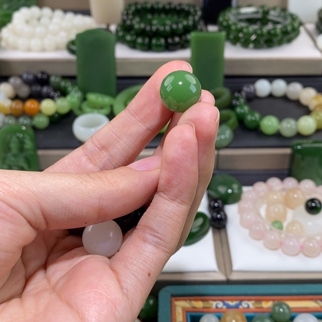 和田玉单珠未镶嵌小*福卡14粉阳绿过灯