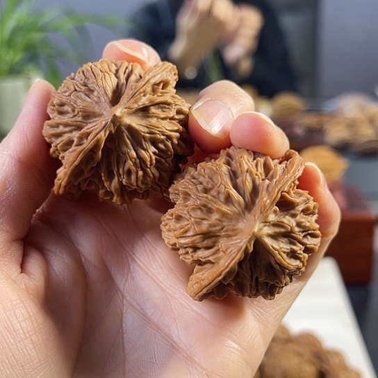 用***0核桃龙纹狮子头文玩核桃