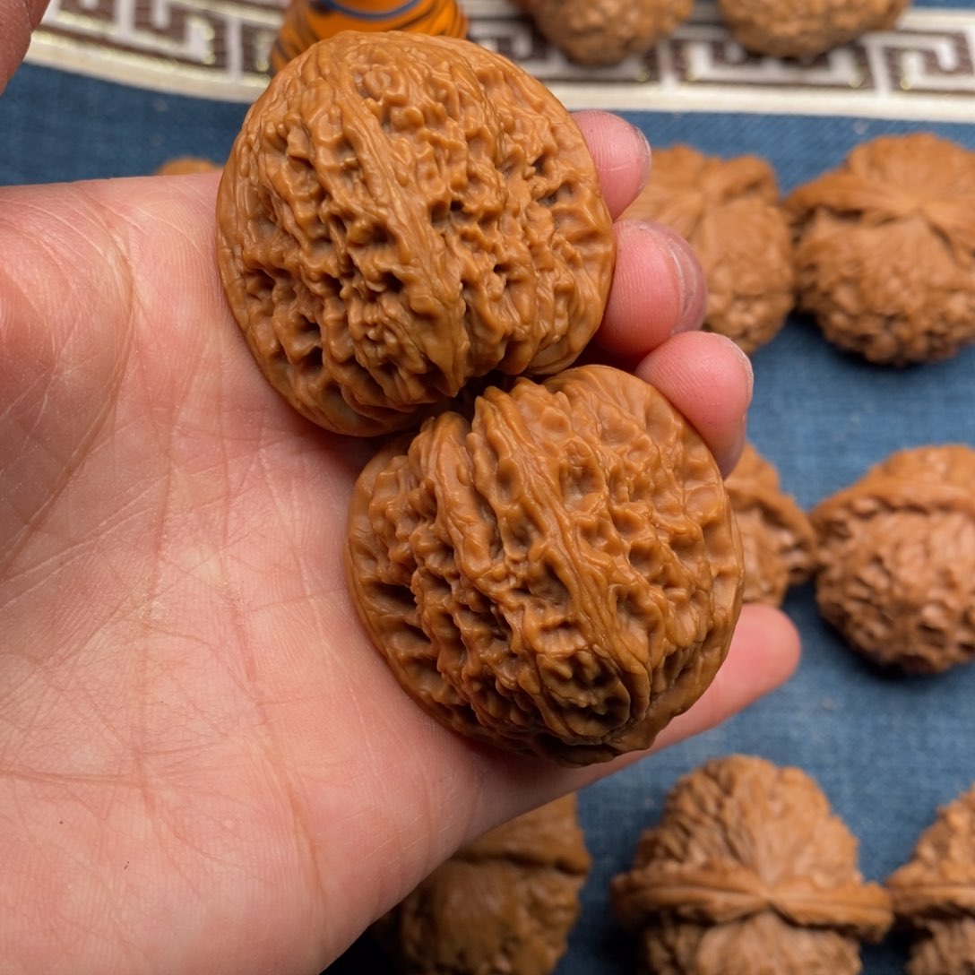 文玩核桃把件39红皮高炮南疆