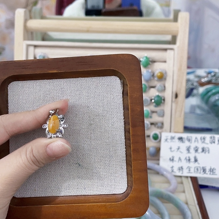 翡翠未镶嵌颈饰天然翡翠Ａ货