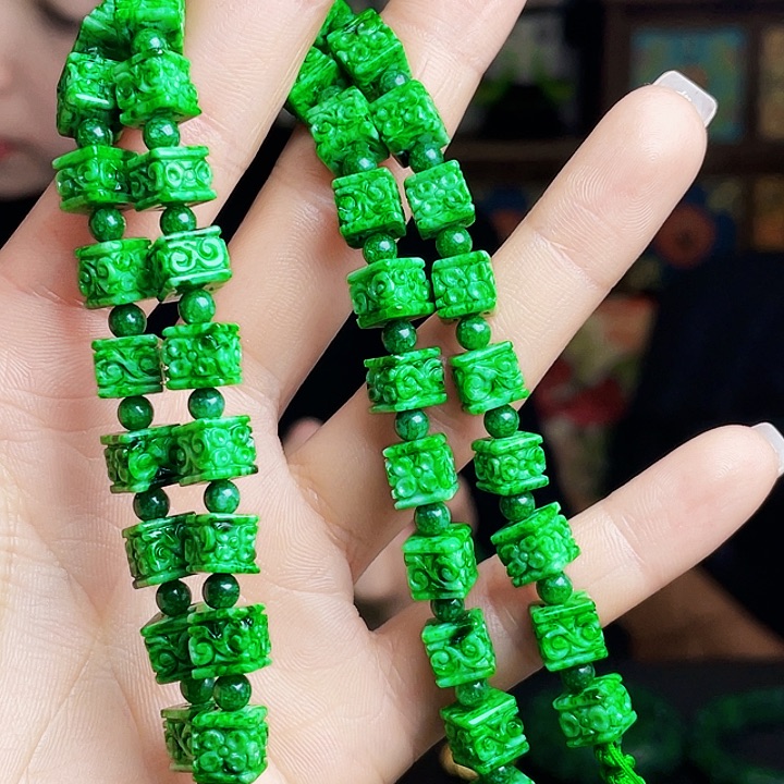 翡翠未镶嵌颈饰多样性