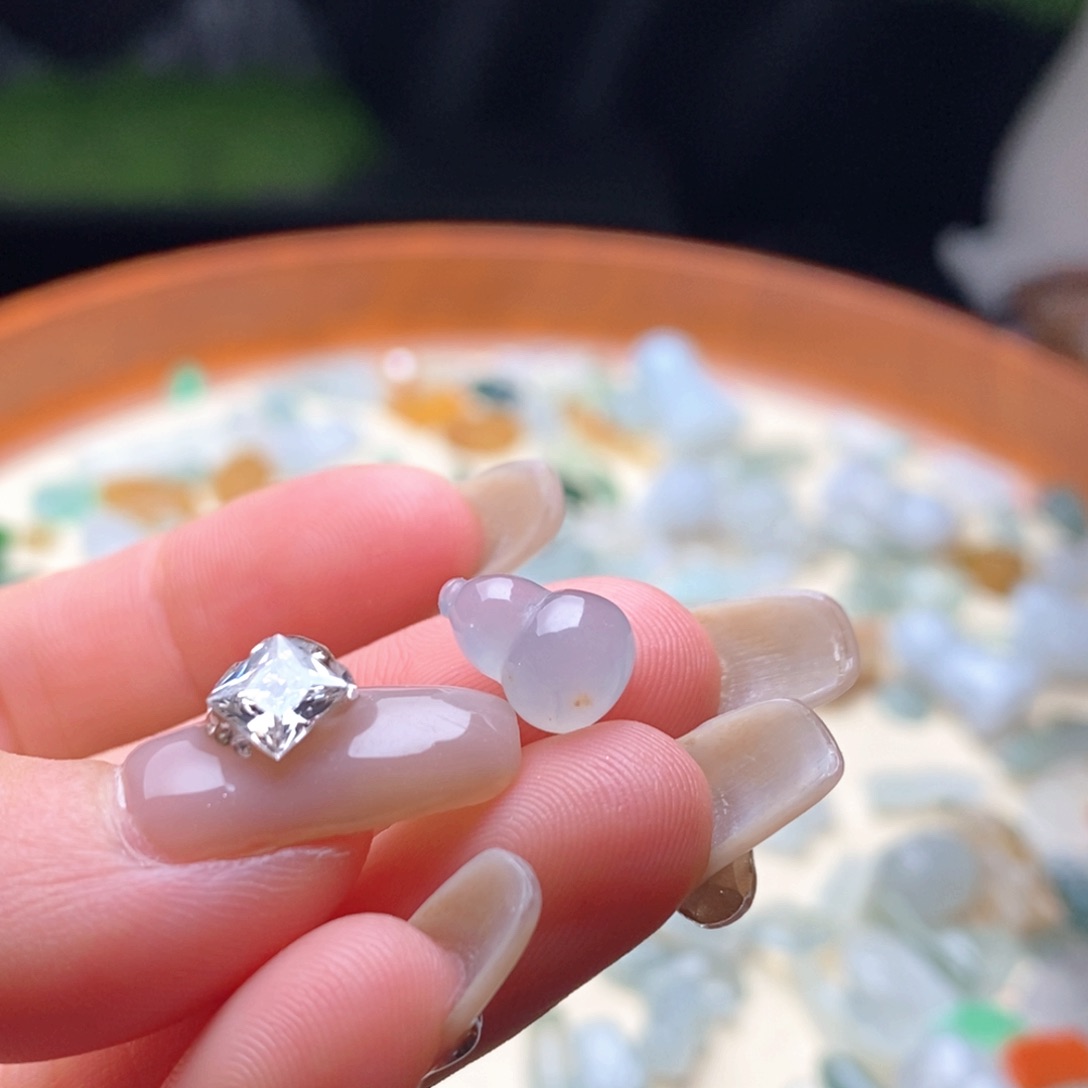 翡翠挂件未镶嵌翡翠