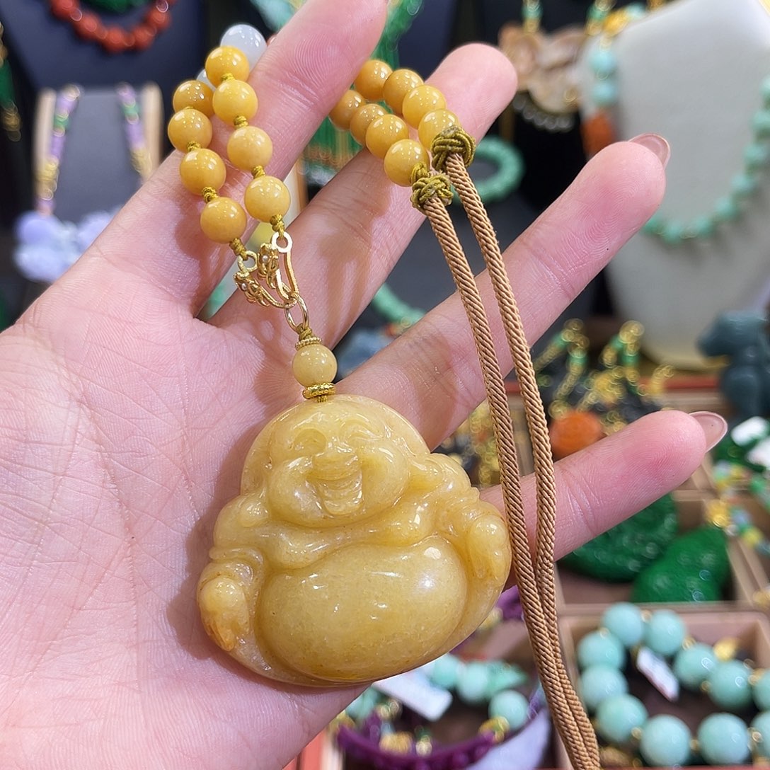 翡翠未镶嵌颈饰佛公