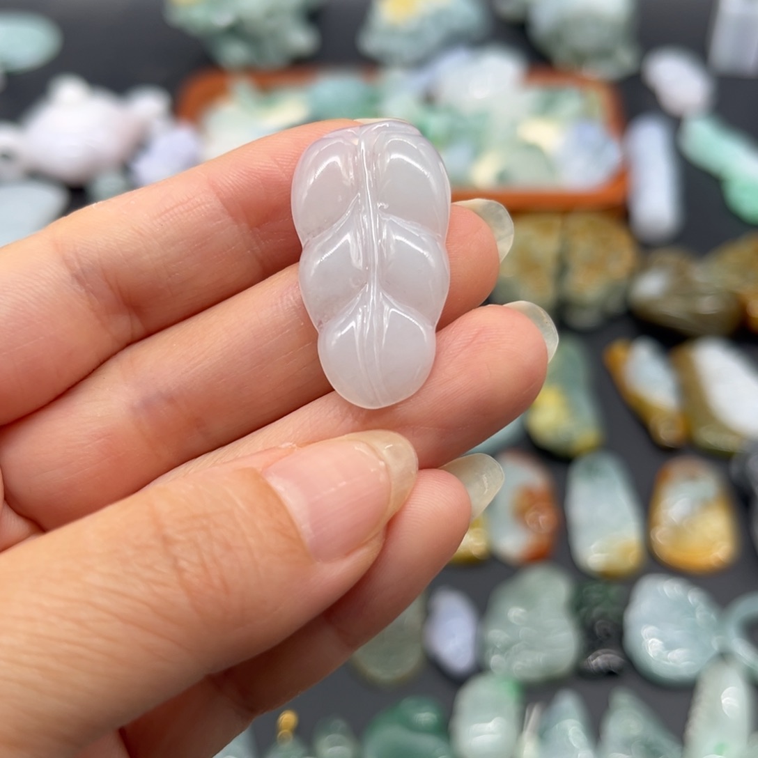 翡翠未镶嵌颈饰叶子