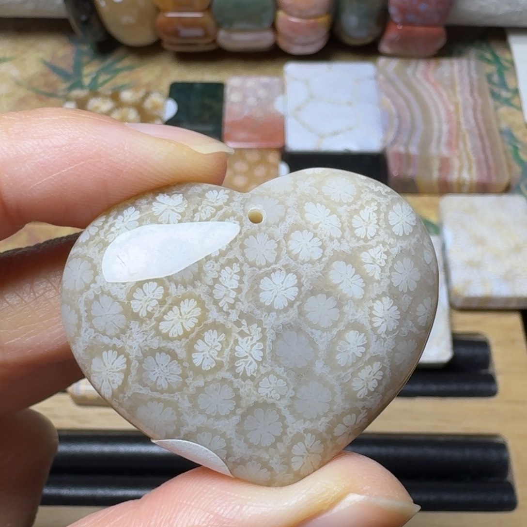 硅化玉玉透米色花花未镶嵌