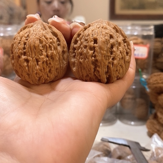 文玩核桃吊坠41绣球有白尖