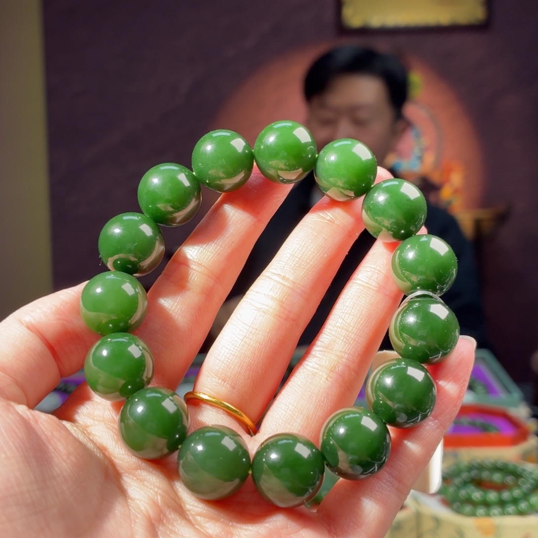 亲***熊和田玉（碧玉）未镶嵌手串